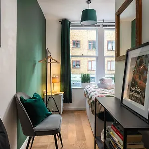 https://1br-stylish-flat-by-hostarahomes-near-liverpool-street.cambridgehotelsuk.com
